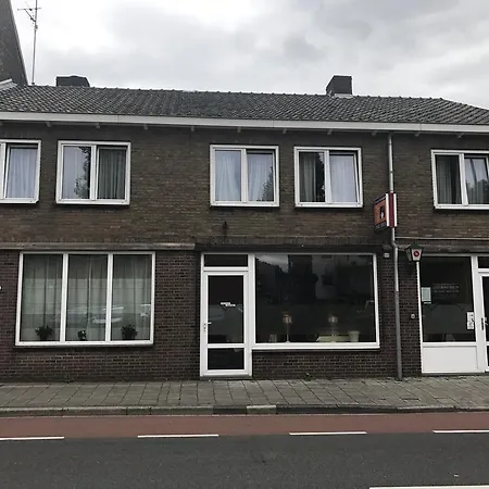 Gasthuis Amby Family House *