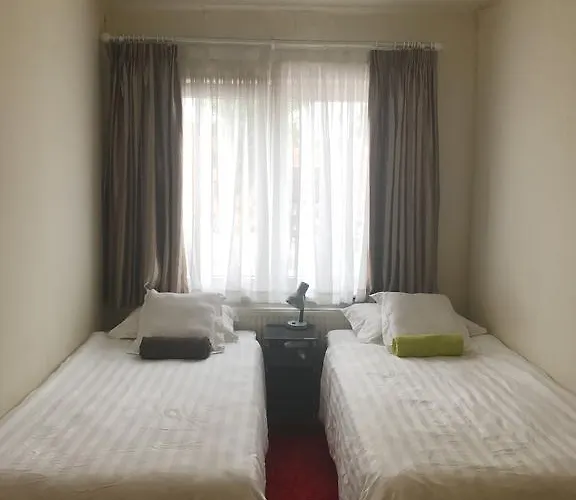 Amby Family House Hotel *